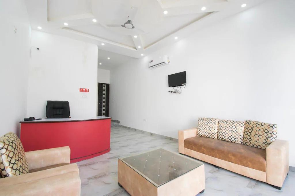 Airport Hotel Prince Palace By Byobhotels New Delhi Extérieur photo